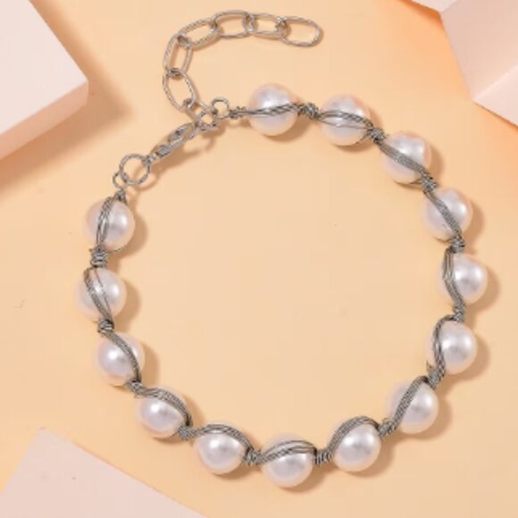 Jewelry - White Shell Pearl Bracelet (7.00-9.00In) in Silvertone